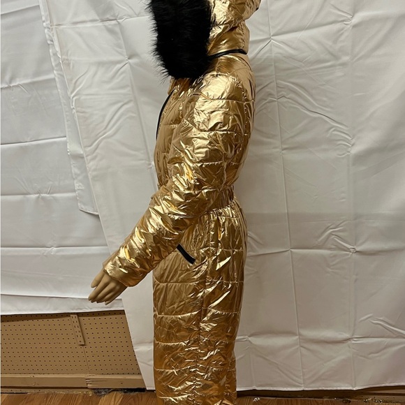 Women’s Gold Snowsuit - Picture 5 of 8